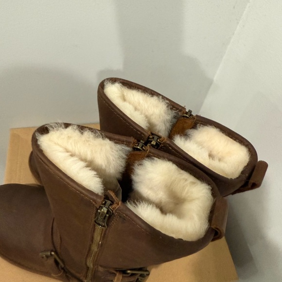 New with box!UGG Kaila Boots Brown Size 4 - Picture 7 of 9